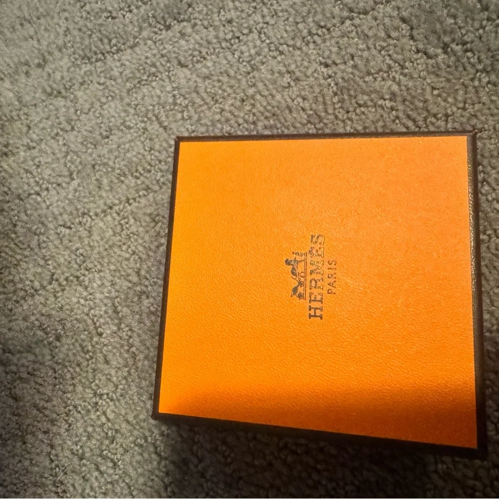 Hermes Pink and Orange Leaf Motif Enamel Bangle - Picture 5 of 6